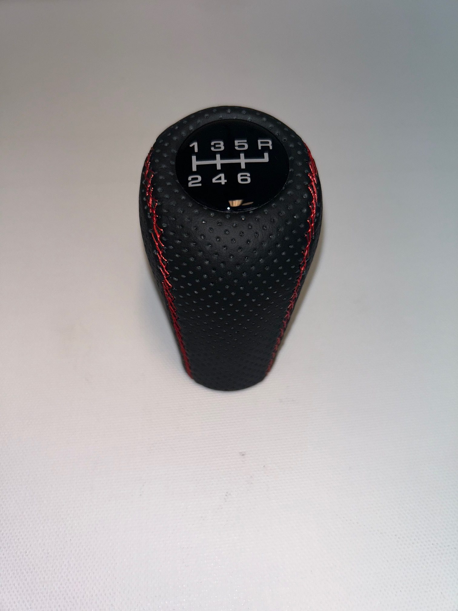 Mustang genuine leather gear shift knob 6 speed manual transmission shifter lever screw-on type Mustang genuine leather gear shift knob 6 speed manual transmission shifter lever screw-on type