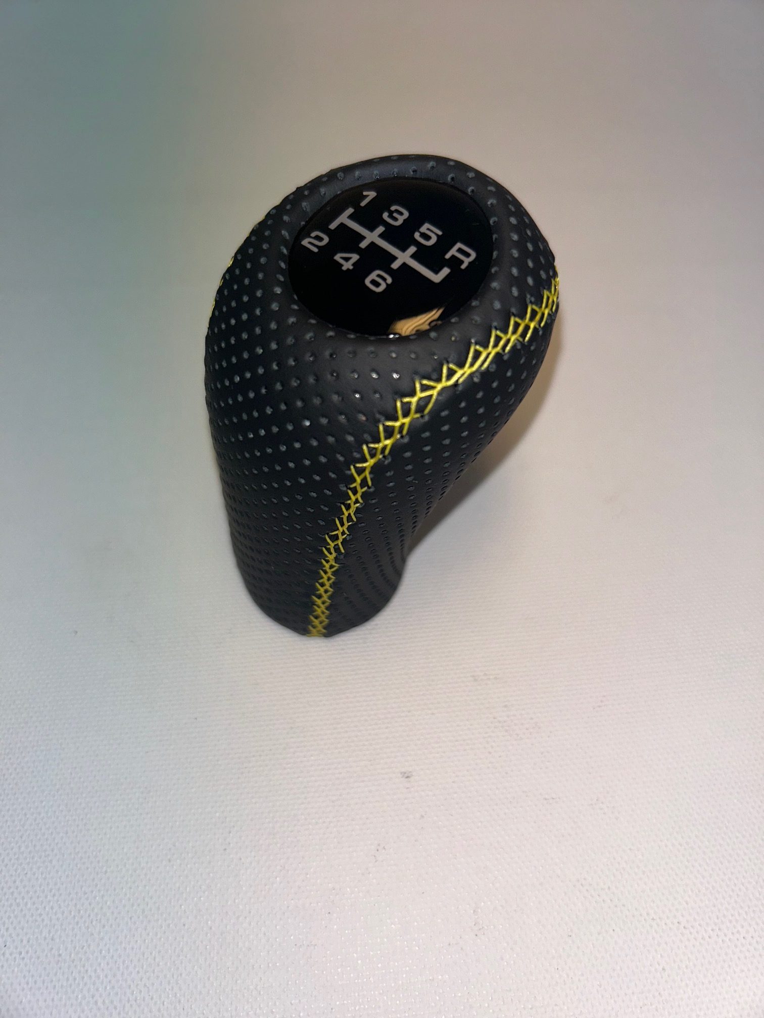 Mustang genuine leather gear shift knob 6 speed manual transmission shifter lever screw-on type Mustang genuine leather gear shift knob 6 speed manual transmission shifter lever screw-on type