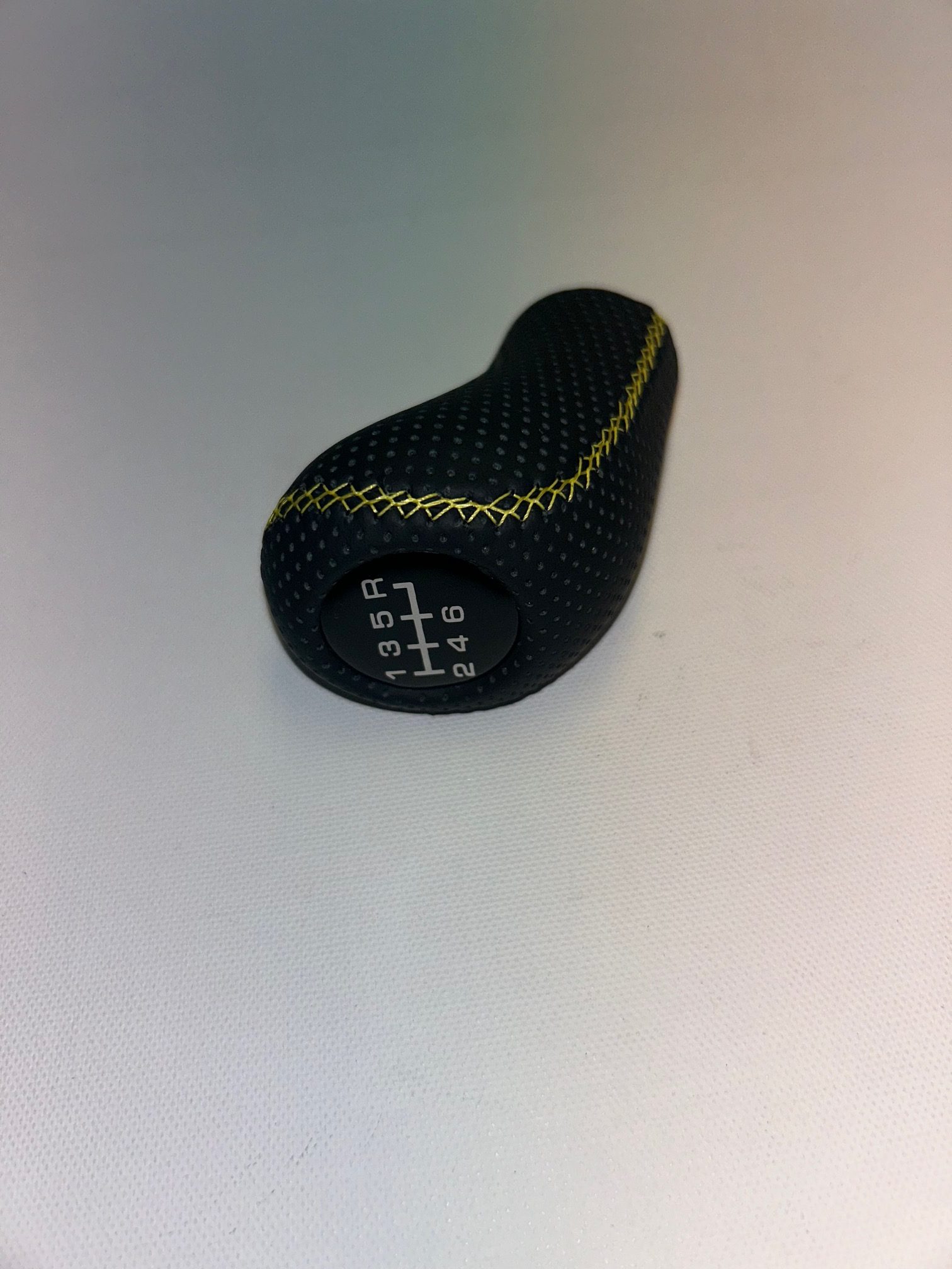 Mustang genuine leather gear shift knob 6 speed manual transmission shifter lever screw-on type Mustang genuine leather gear shift knob 6 speed manual transmission shifter lever screw-on type